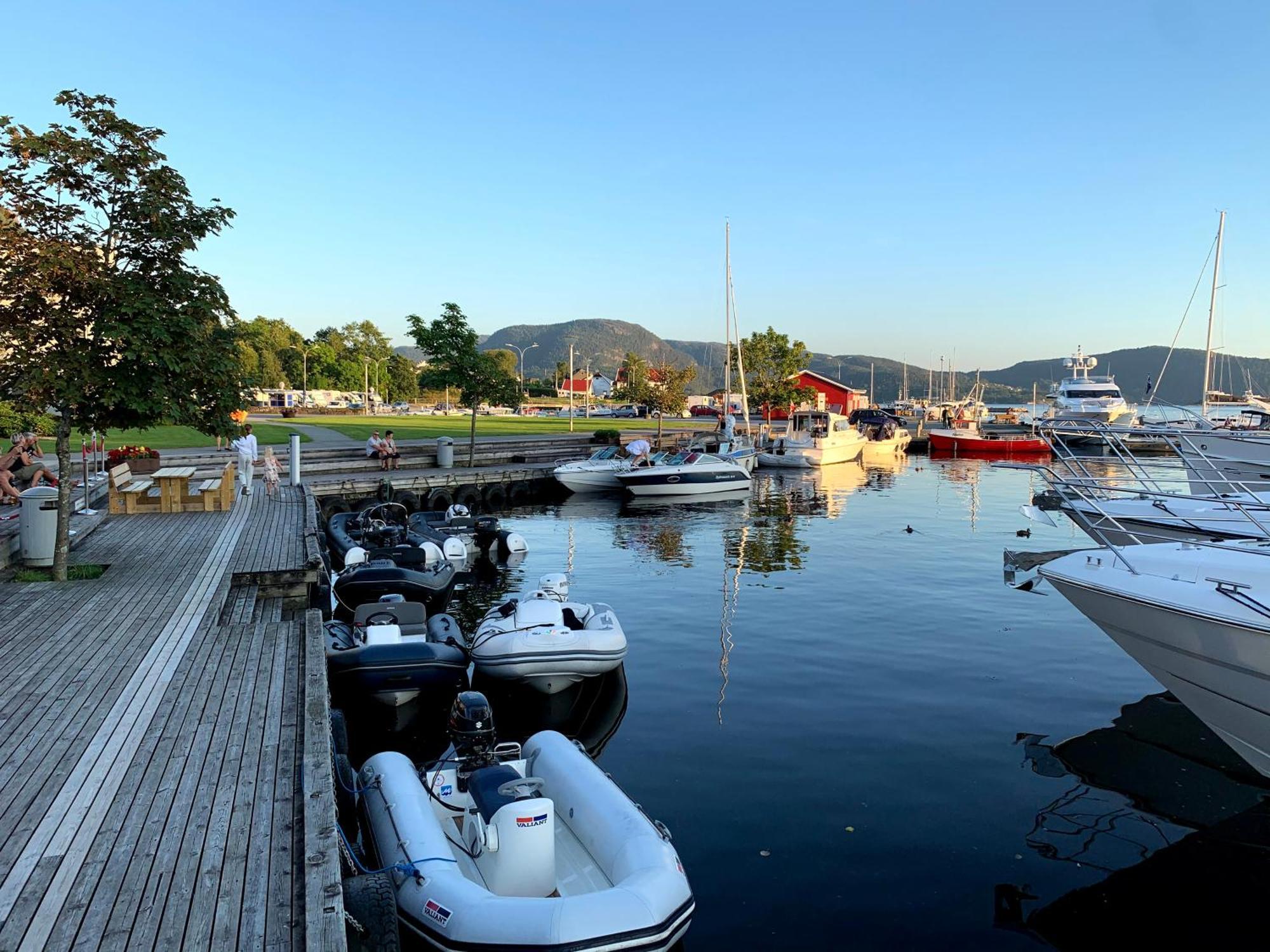 Small Apartment In The Harbour Of เยอร์เปอลันด์ ภายนอก รูปภาพ